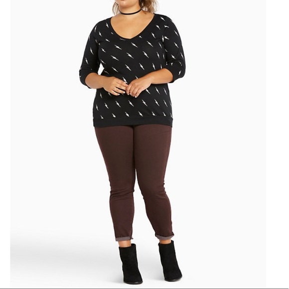 SOLD 🚨Torrid - (NW) Black Lightning Print Blouse - Picture 4 of 4